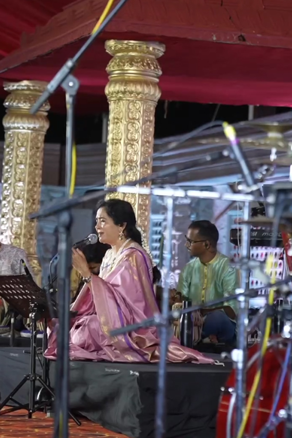 Singer Sunitha At The Bengaluru Ganesh Festival Photos10
