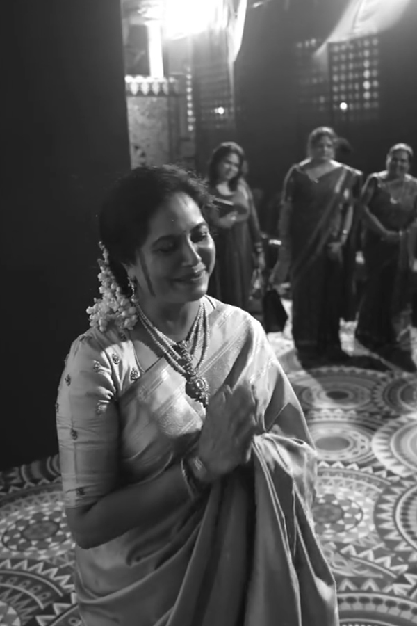 Singer Sunitha At The Bengaluru Ganesh Festival Photos16
