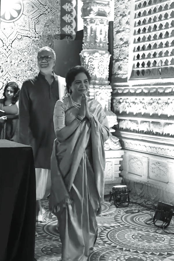 Singer Sunitha At The Bengaluru Ganesh Festival Photos14