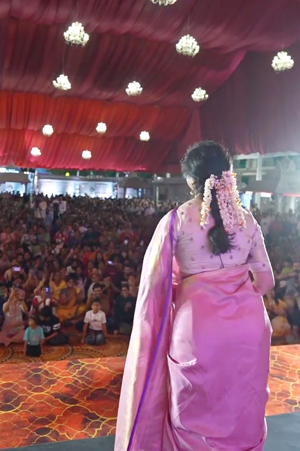 Singer Sunitha At The Bengaluru Ganesh Festival Photos2