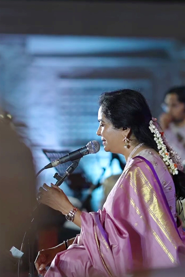 Singer Sunitha At The Bengaluru Ganesh Festival Photos4