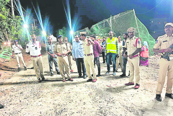 కార్మికుల సమస్యలు పరిష్కరించండి 1