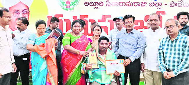 ఉత్తమ ఉపాధ్యాయులకు సత్కారం 12