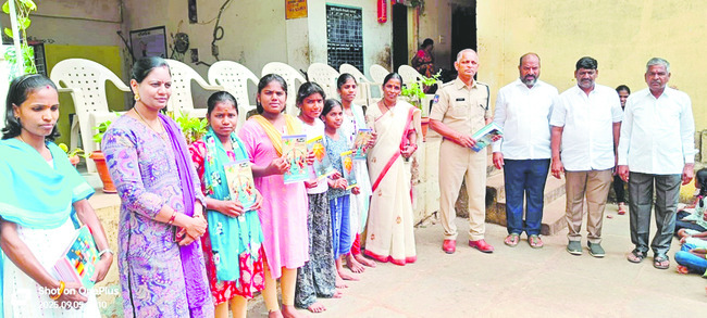 విద్యార్థులకు ఉపాధ్యాయులే మార్గదర్శకులు 1