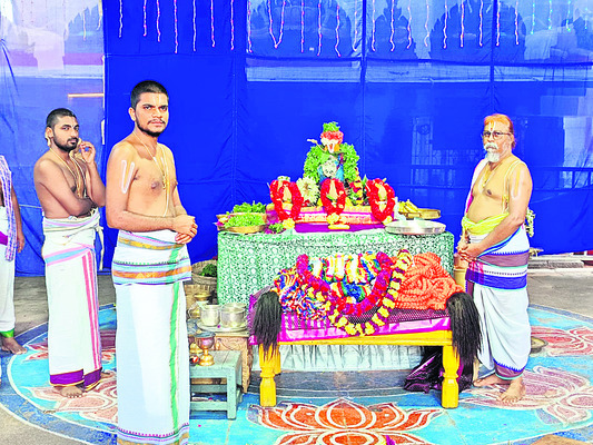 రికార్డు ధర పలికిన గణేష్ లడ్డూ 2