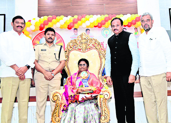 ఉపాధ్యాయులు.. సమాజ నిర్మాతలు 1