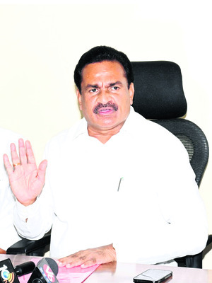 సీఎం పర్యటనతో ఒరిగిందేమీ లేదు1