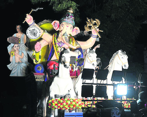 వినాయకా.. వీడ్కోలిక1