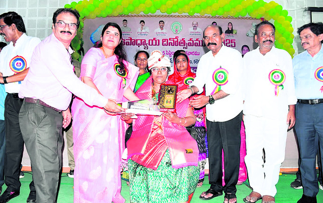 విలువలతో కూడిన విద్యనందించాలి1
