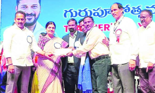 అవార్డులందుకున్న ఉత్తమ ‘గురువులు’ 1