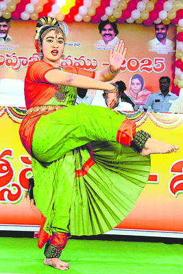 సమాజానికి దిశానిర్దేశం చేసేది గురువులే1