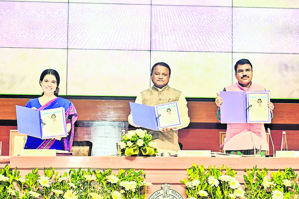 పిల్లలకు పెద్దలే మార్గదర్శకులు: సీఎం 1