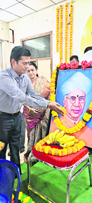 ఉపాధ్యాయులదే గురుతర బాధ్యత 1
