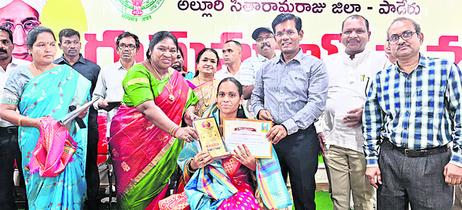 ఉత్తమ ఉపాధ్యాయులకు సత్కారం 2