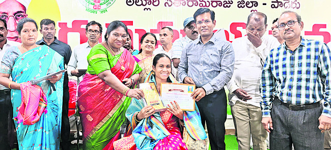 ఉత్తమ ఉపాధ్యాయులకు సత్కారం 7