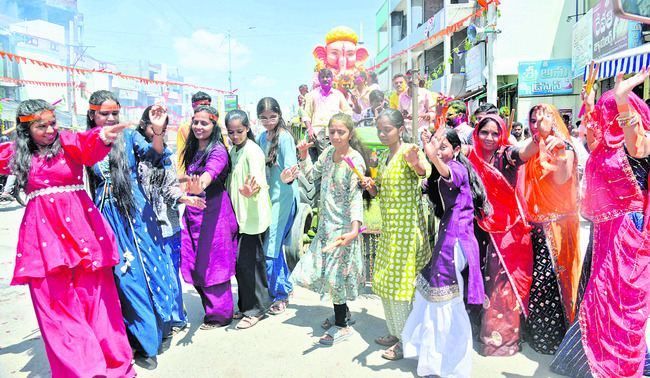 గంగ ఒడికి గణనాథుడు2