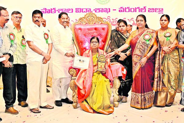 విద్యార్థుల భవిష్యత్ గురువుల చేతుల్లోనే..1