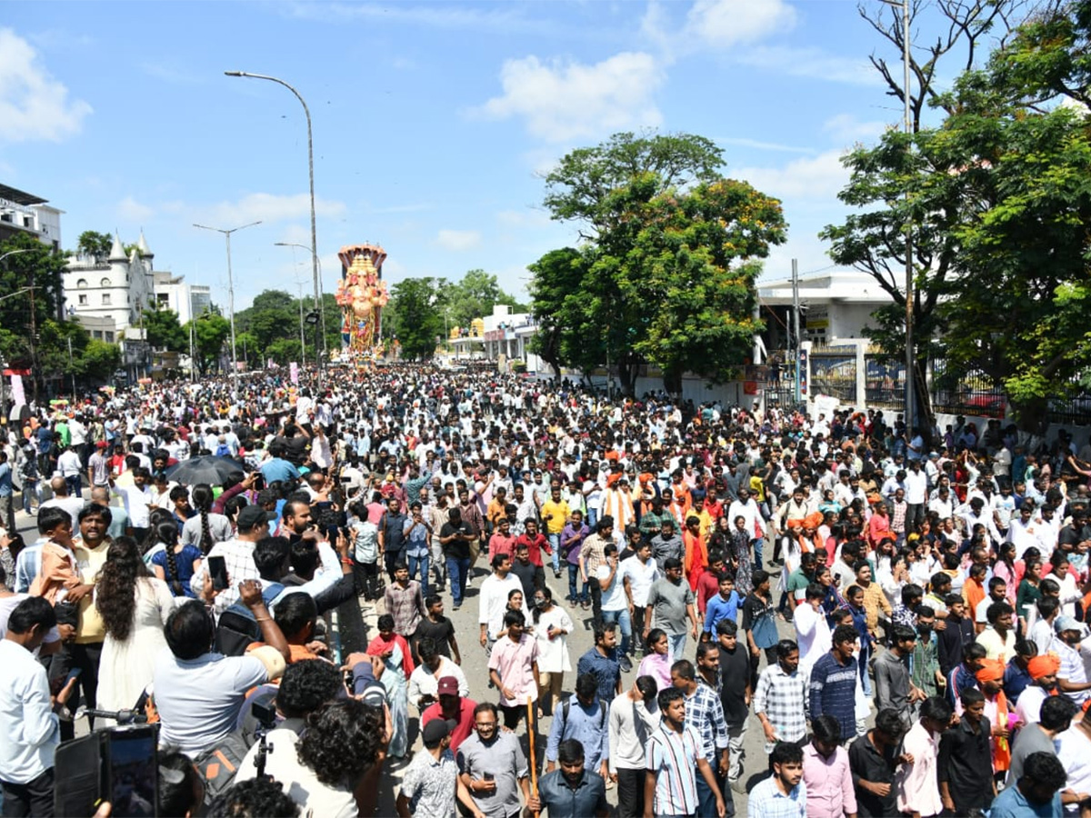 Heavy Rush Khairatabad Ganesh Shobha Yatra 2025 Photos16