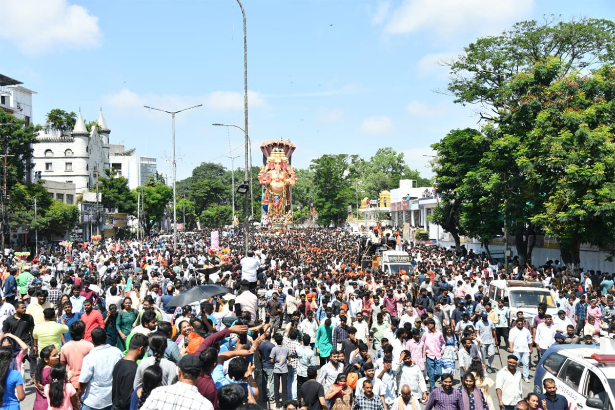 Heavy Rush Khairatabad Ganesh Shobha Yatra 2025 Photos13