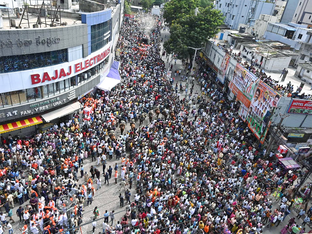 Heavy Rush Khairatabad Ganesh Shobha Yatra 2025 Photos10