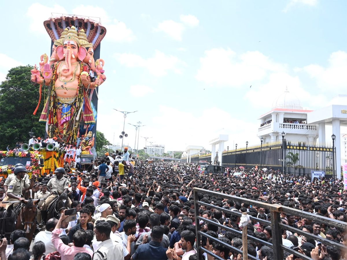 Heavy Rush Khairatabad Ganesh Shobha Yatra 2025 Photos12