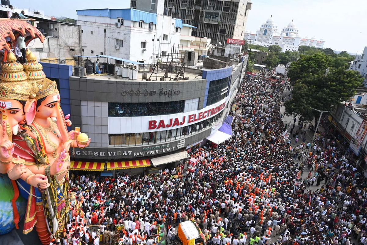Heavy Rush Khairatabad Ganesh Shobha Yatra 2025 Photos7