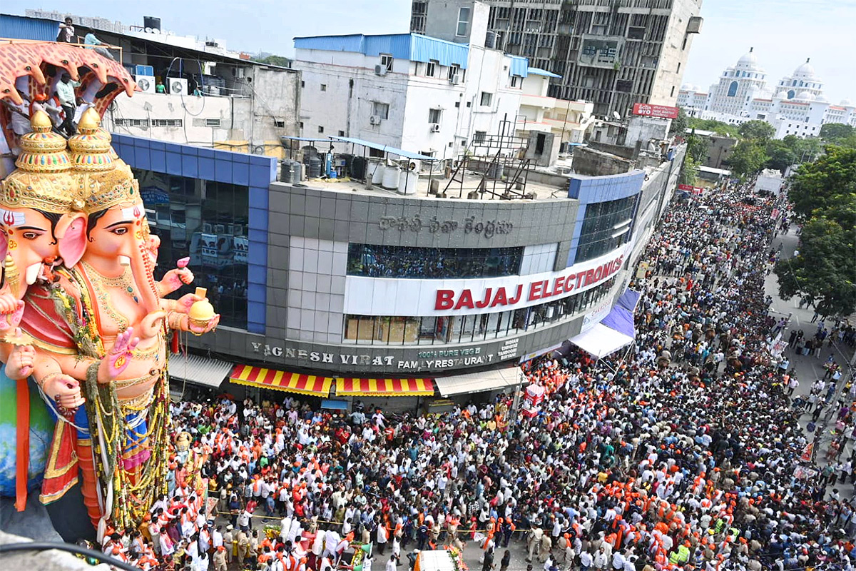 Heavy Rush Khairatabad Ganesh Shobha Yatra 2025 Photos8