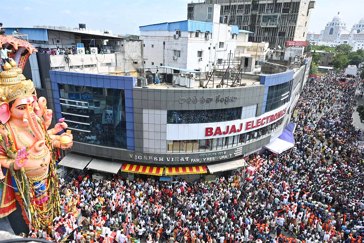 Heavy Rush Khairatabad Ganesh Shobha Yatra 2025 Photos9