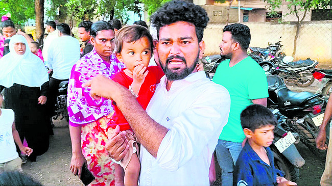 వైఎస్సార్సీపీ కార్యకర్తపై పోలీసుల జులుం1