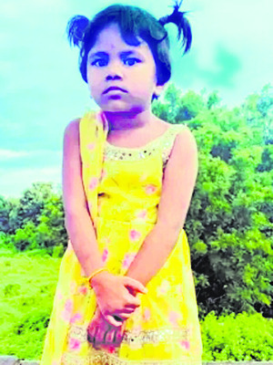 బాలికపై వీధికుక్కల దాడి 1