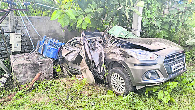 కుక్కను తప్పించబోయి.. 1