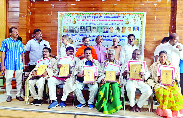 ఉద్యోగుల ఆత్మగౌరవం దెబ్బతీయొద్దు 1