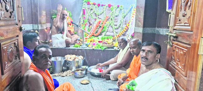 భక్తిశ్రద్ధలతో అనంత పద్మనాభ స్వామి వ్రతం
1