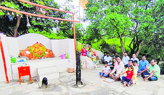 ఆంజనేయస్వామికి ప్రత్యేక పూజలు 1