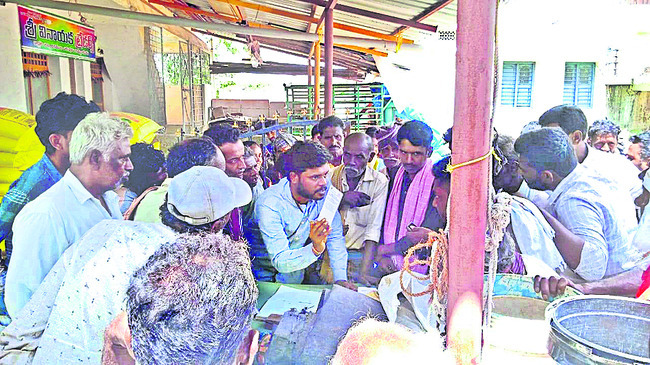 కొనసాగుతున్న యూరియా కష్టాలు1