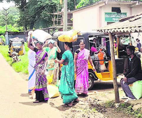 రేషన్ దూరం.. పేదలకు భారం2