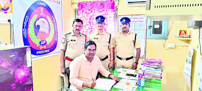 జేసీ శోభిక సేవలు ప్రశంసనీయం 2