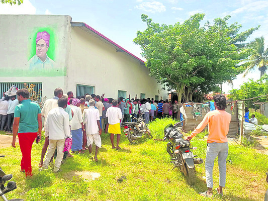 తీరని యూరియా కష్టాలు 2