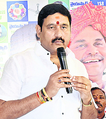 ఓట్లేసిన పాపానికి రోడ్లు ఎక్కిస్తున్నారు.. 4