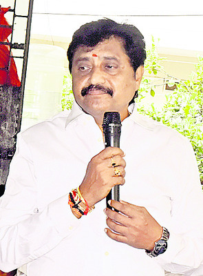 ఓట్లేసిన పాపానికి రోడ్లు ఎక్కిస్తున్నారు.. 5