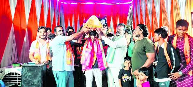 రూ. 2 లక్షలు పలికిన లడ్డూ1