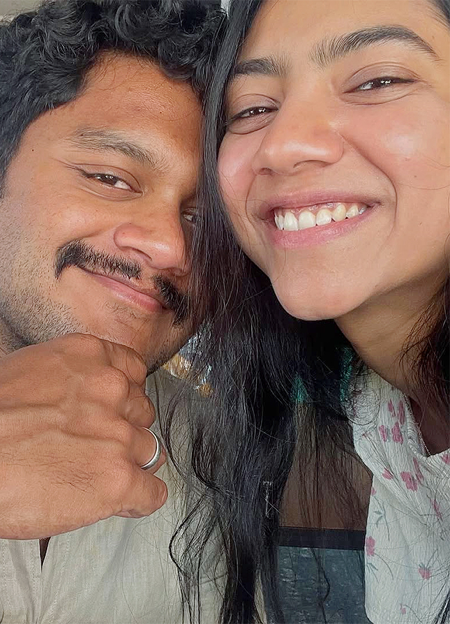 Sai Pallavi Sister Pooja Kannan Marriage Anniversary Pics Viral11
