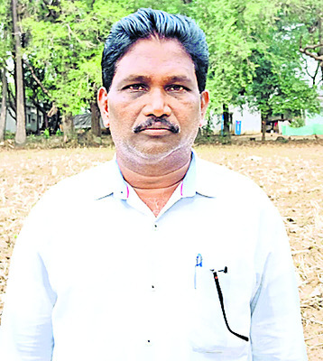 తిరగని బస్సు.. ప్రయాణికులు కస్సుబుస్సు 3