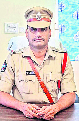 సెల్ఫోన్లో... రుణ రక్కసి..! 1