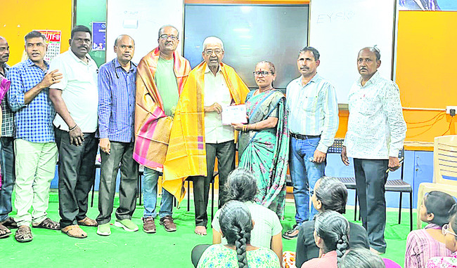 సేవా ‘కుసుమా’లు1