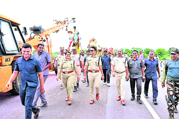 ప్రశాంతంగా గణేశ్ నిమజ్జనం2