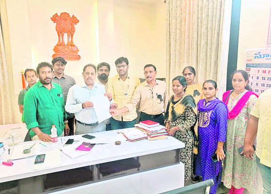 సచివాలయ ఉద్యోగుల పోరు బాట1