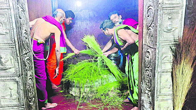 దేవాలయాల ద్వారాలు మూసివేత 1