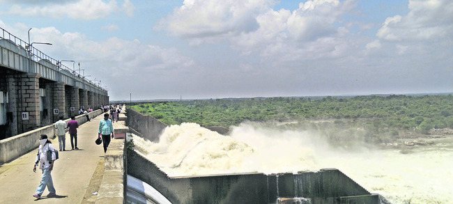 నిజాంసాగర్‌లోకి రికార్డు స్థాయి వరదలు1