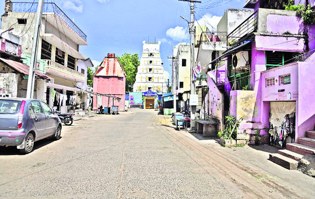 గ్రహణం ఎఫెక్ట్‌.. ఆలయాలు మూసివేత 1